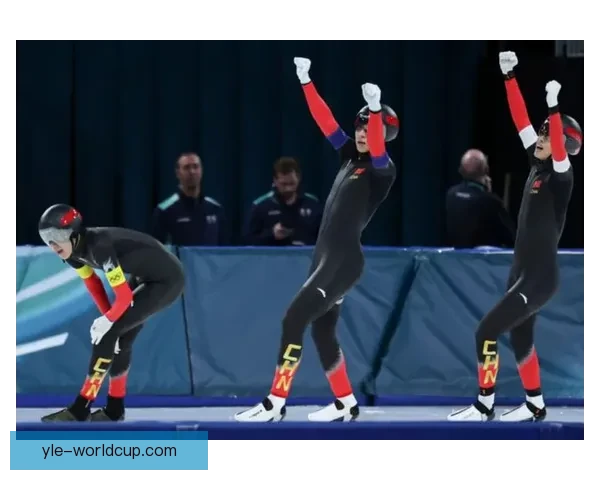 男团速滑追逐摘铜创历史举国旗